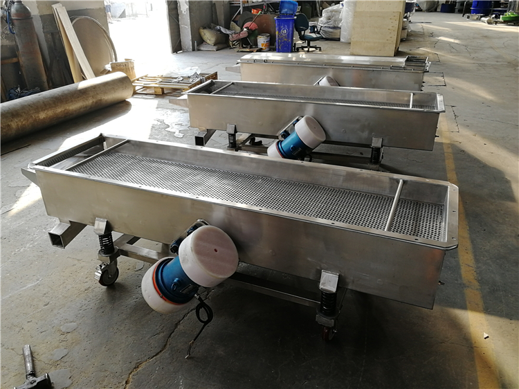 側(cè)震式直線篩